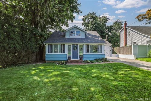 5 Coles Pl, Northport, NY, 11768-1206 | Card Image