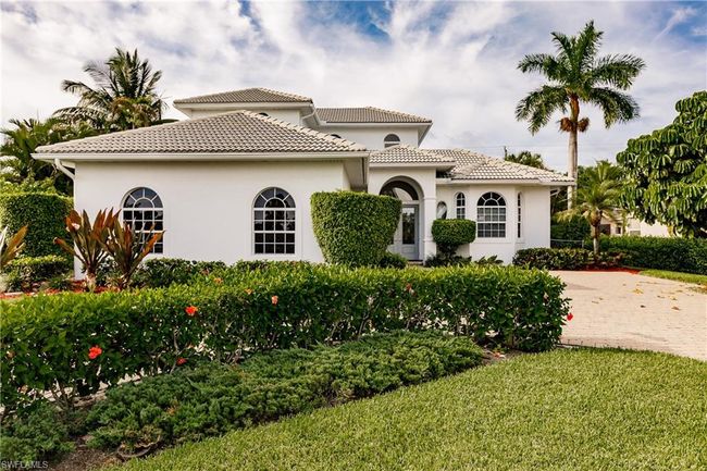 586 South Golf Dr, House other with 4 bedrooms, 3 bathrooms and null parking in Naples FL | Image 1