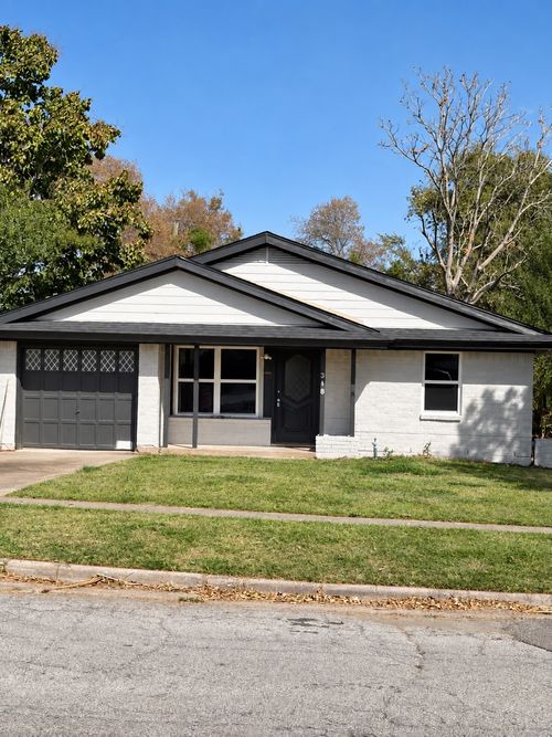318 Sw 18th St, Grand Prairie, TX, 75051-1313 | Card Image