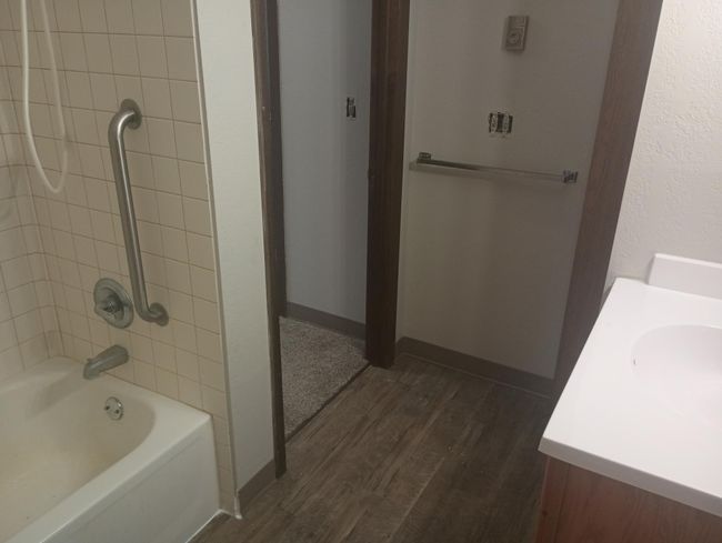 Bathroom | Image 12