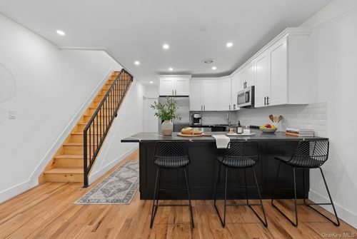 13205 109th Ave, South Ozone Park, NY, 11420-1701 | Card Image