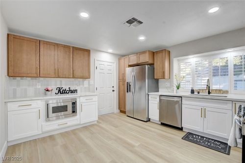 6987 Emerald Springs Ln, Las Vegas, NV, 89113-1366 | Card Image