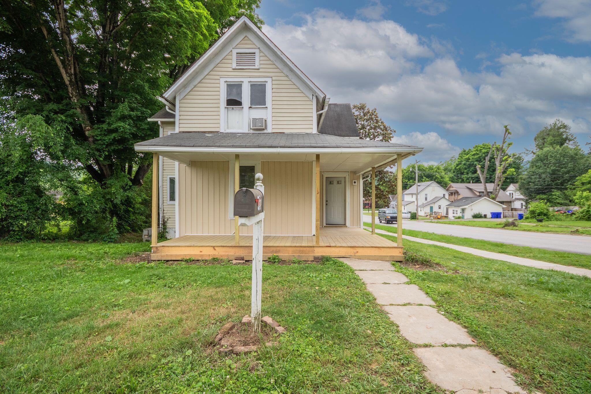 Walden Ave, Harriman, TN 37748