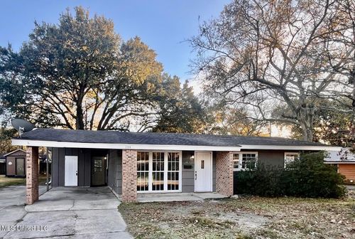 2304 Tucker Ave, Pascagoula, MS, 39567-5176 | Card Image