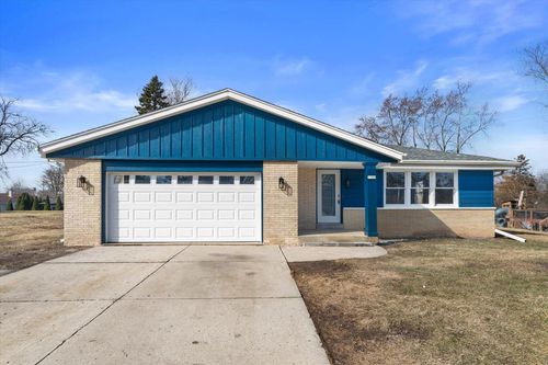 5389 S 51st Street, Greendale, WI, 53129 | Card Image