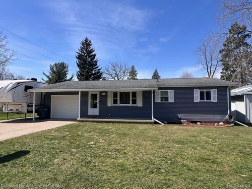 631 Madison, Perry, MI, 48872-9111 | Card Image