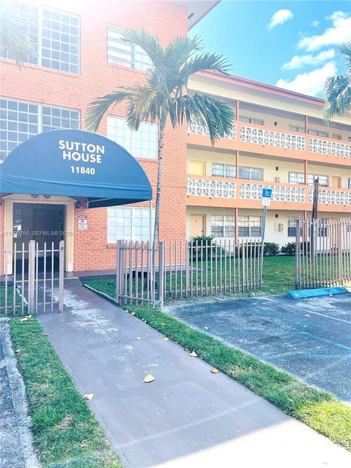 apt-5-11840 Ne 19th Dr, North Miami, FL, 33181-2846 | Card Image