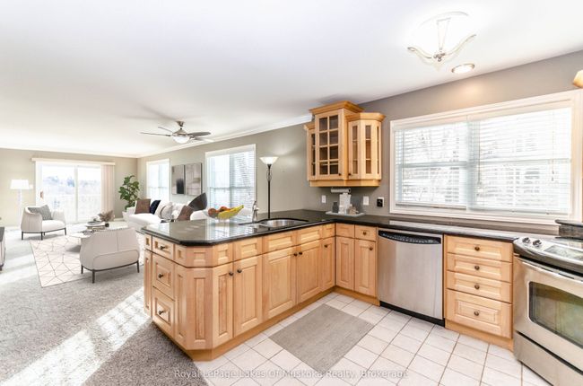 201 - 24 Ontario St, Condo with 3 bedrooms, 2 bathrooms and 1 parking in Bracebridge ON | Image 7