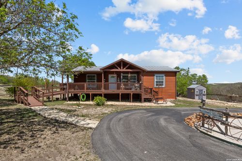 960 County Road 4511, Hondo, TX, 78861-6278 | Card Image