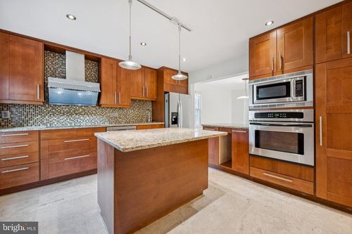 12260 Greenleaf Ave, POTOMAC, MD, 20854-3327 | Card Image