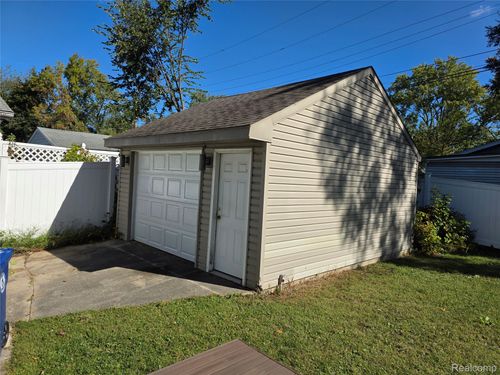 18626 Inkster Rd, Redford, MI, 48240-2044 | Card Image