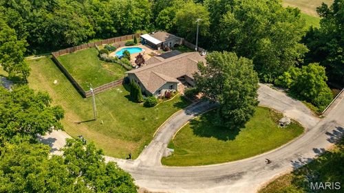 879 Old Quarry Trl, Litchfield, IL, 62056-4524 | Card Image