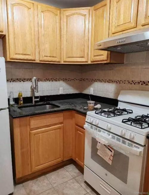 4077 Denman St, Elmhurst, NY, 11373-1608 | Card Image