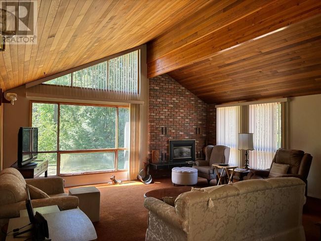1374 Highway 3 B, House other with 5 bedrooms, 2 bathrooms and 4 parking in Montrose BC | Image 5