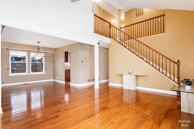 572 Green Bay Ct, Home with 4 bedrooms, 3 bathrooms and null parking in Lake Zurich IL | Image 5
