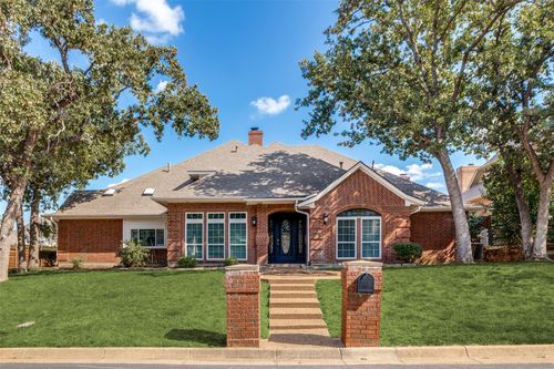 2103 Bay Club Dr, Arlington, TX, 76013-5207 | Card Image