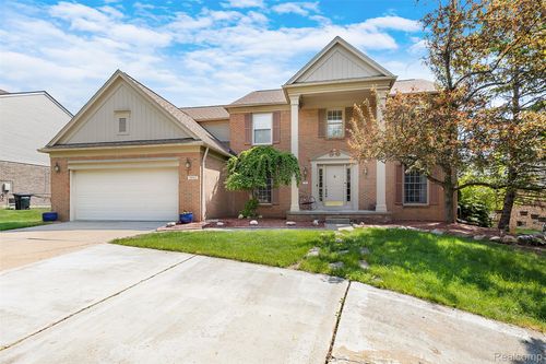 1853 Midchester Dr, West Bloomfield, MI, 48324-1138 | Card Image