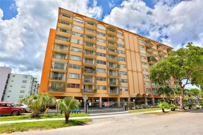 801 - 1470 Ne 125th Ter, Condo with 2 bedrooms, 2 bathrooms and null parking in North Miami FL | Image 2