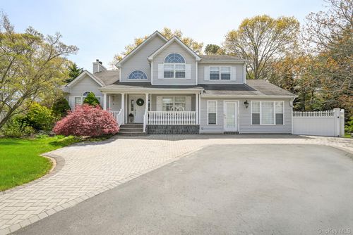 6 Ivy Ct, Centereach, NY, 11720-4099 | Card Image