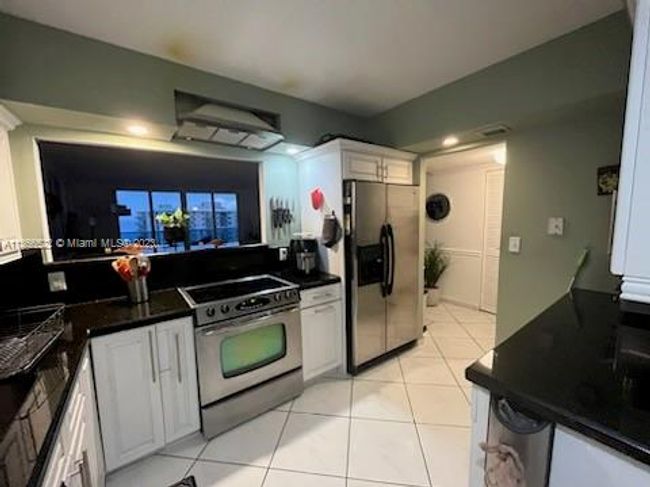 APT-1520 - 3800 S Ocean Dr, Condo with 2 bedrooms, 2 bathrooms and null parking in Hollywood FL | Image 15