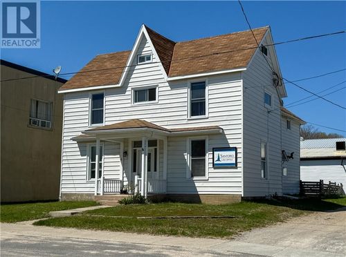4 Eleanor St, Gore Bay, ON, P0P1H0 | Card Image