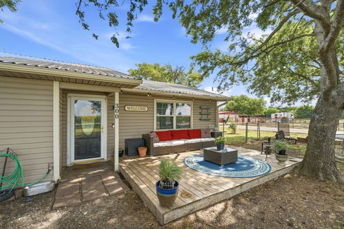 300 W Locust St, Leonard, TX, 75452-2921 | Card Image
