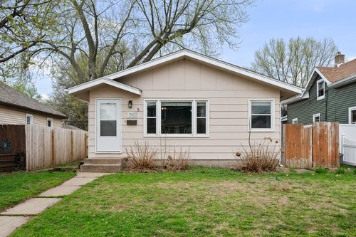 1815 Cody St, Bettendorf, IA, 52722-4330 | Card Image