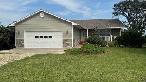 5335 Sumner Ct, Saint Marys, KS, 66536-9711 | Card Image