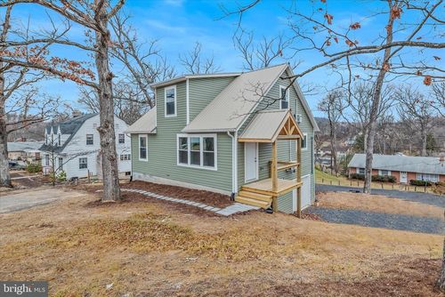 15 Hilltop St, BERKELEY SPRINGS, WV, 25411 | Card Image