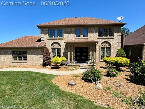 39376 Heatherbrook Dr, Farmington Hills, MI, 48331-2917 | Card Image