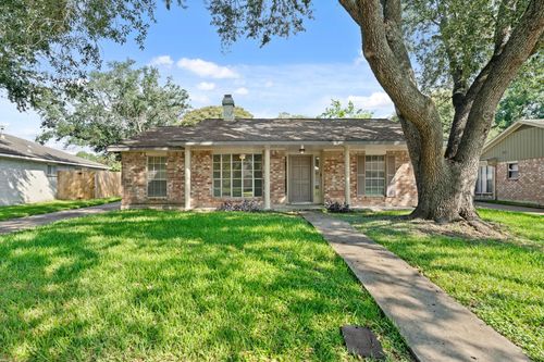 13542 Wimbledon Dr, Sugar Land, TX, 77498-2451 | Card Image