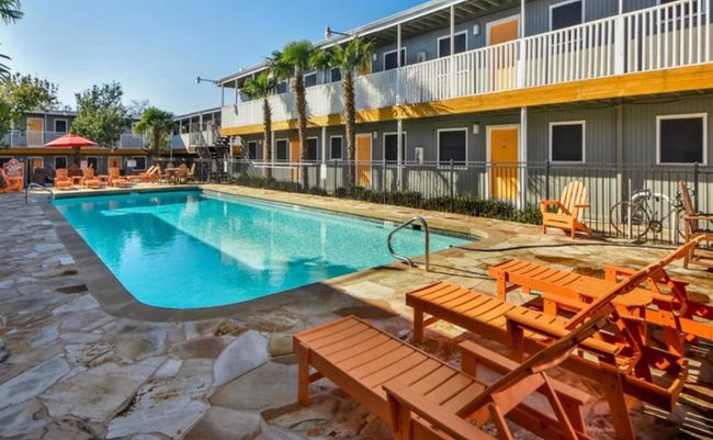 Pool with loungers | Image 5