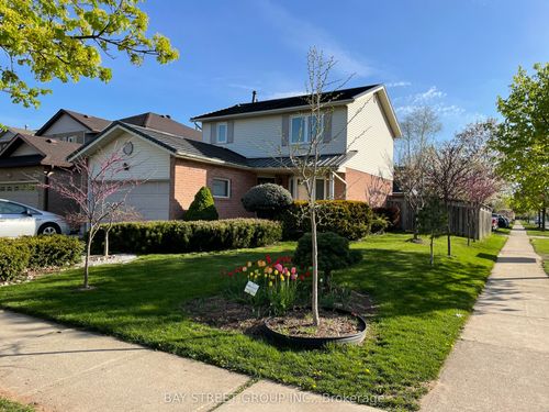 1072 Stephenson Dr, Burlington, ON, L7S2A5 | Card Image