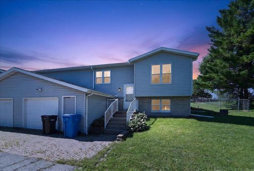 2267 Manley Dr, Sun Prairie, WI, 53590-9688 | Card Image