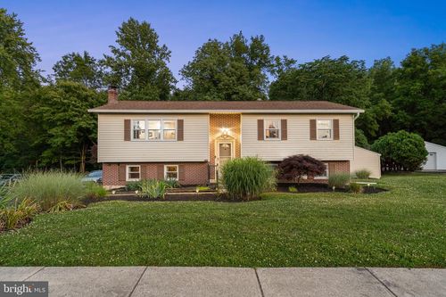 1946 Bergdoll Ave, BOOTHWYN, PA, 19061-2618 | Card Image