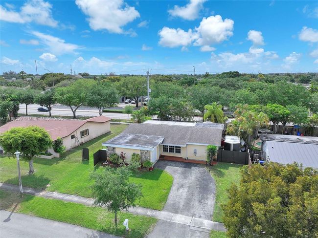 700 Nw 88 Th Ter, House other with 3 bedrooms, 2 bathrooms and null parking in Pembroke Pines FL | Image 41
