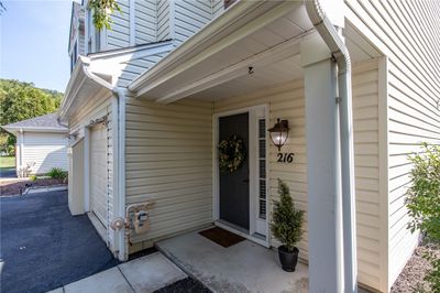 216 Commons Drive, Townhouse with 3 bedrooms, 1 bathrooms and 1 parking in Oakmont PA | Image 2