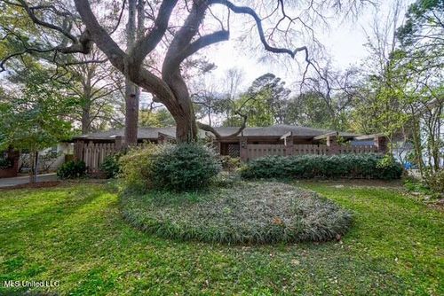 3809 Montrose Cir, Jackson, MS, 39216-3715 | Card Image