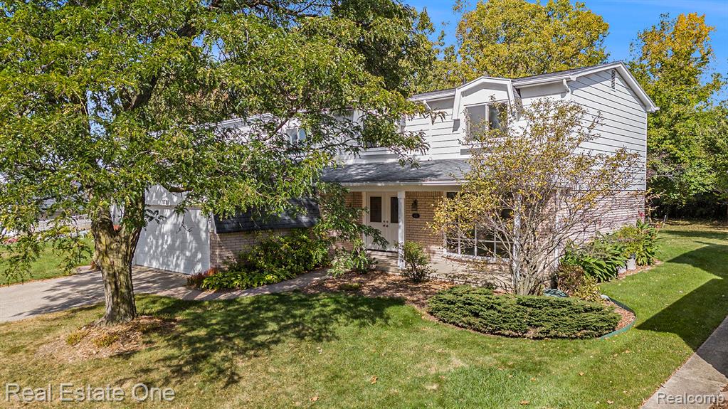 Woodgate Dr, Troy, MI 48083