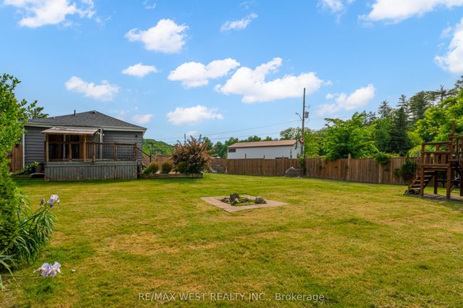 31 Beaver St, House other with 3 bedrooms, 2 bathrooms and 8 parking in Glen Williams ON | Image 24
