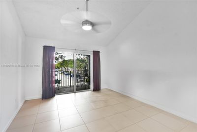 207 - 12106 Saint Andrews Pl, Condo with 3 bedrooms, 2 bathrooms and null parking in Miramar FL | Image 3