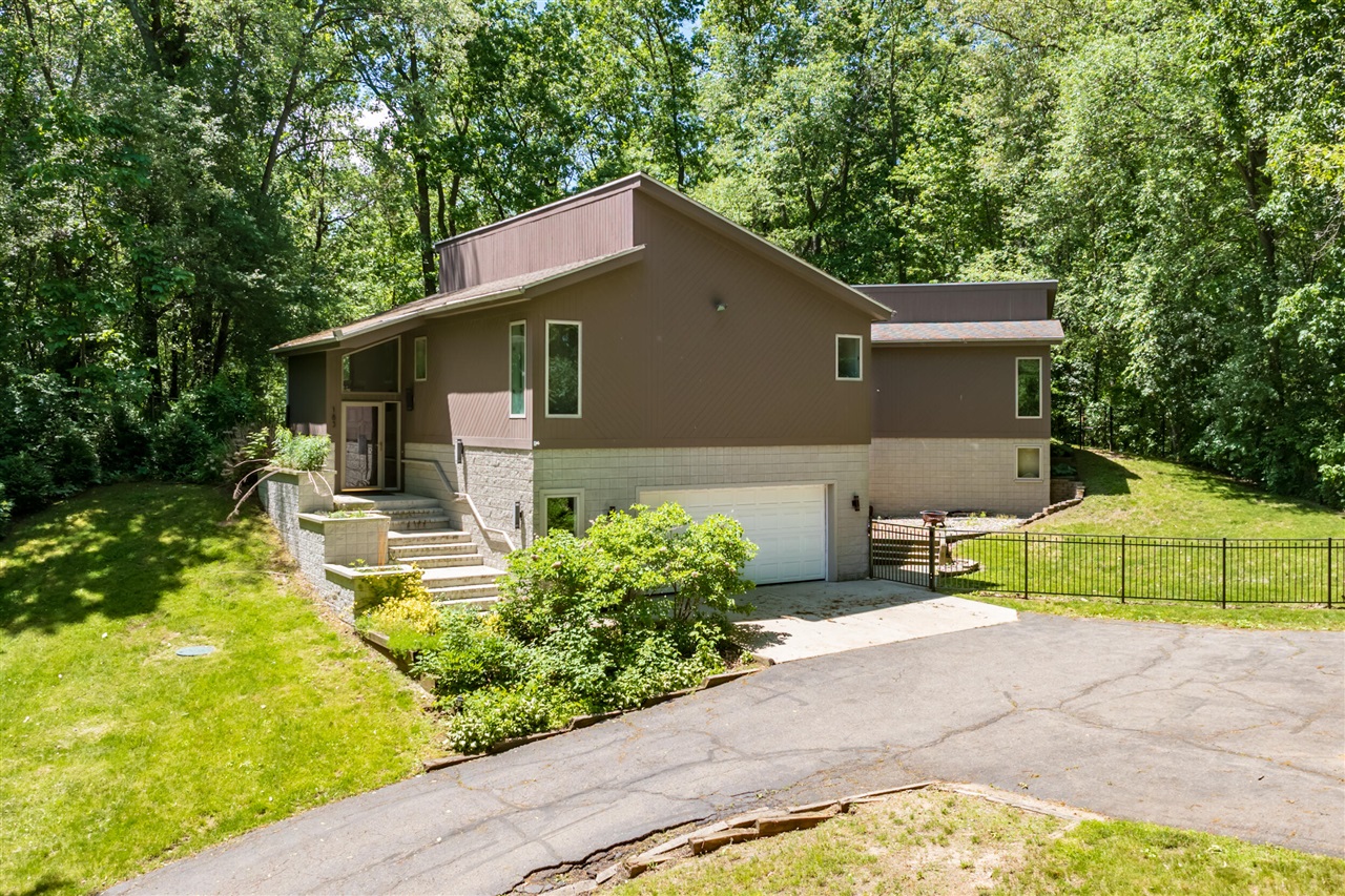 Briars Farm Ln, Battle Creek, MI 49017