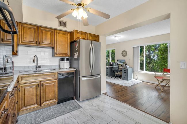 APT-84 - 2458 Columbia Dr, Condo with 2 bedrooms, 2 bathrooms and null parking in CLEARWATER FL | Image 11