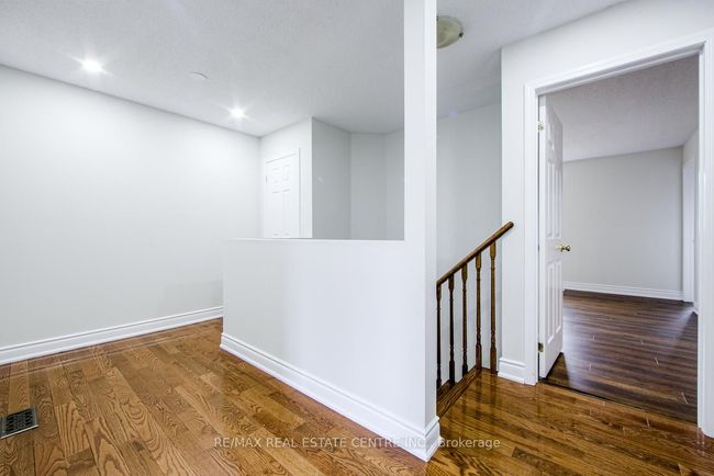 359 Bussel Cres, House attached with 3 bedrooms, 3 bathrooms and 1 parking in Milton ON | Image 18