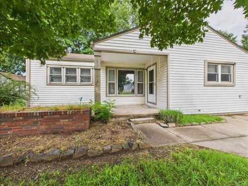 711 S Central Ave, Mulvane, KS, 67110-1828 | Card Image