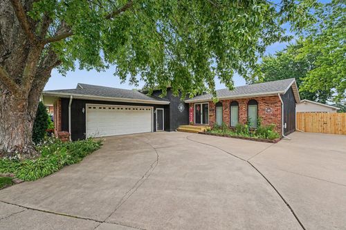 9425 Larch Dr, Munster, IN, 46321-3510 | Card Image