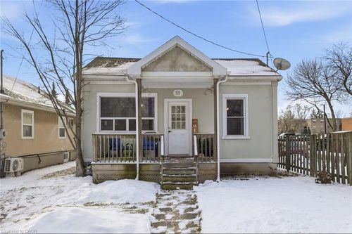 18 Capner Street, St Catharines, ON, L2P2K3 | Card Image