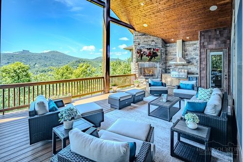 534 Farm Loop Rd, Banner Elk, NC, 28604-6711 | Card Image