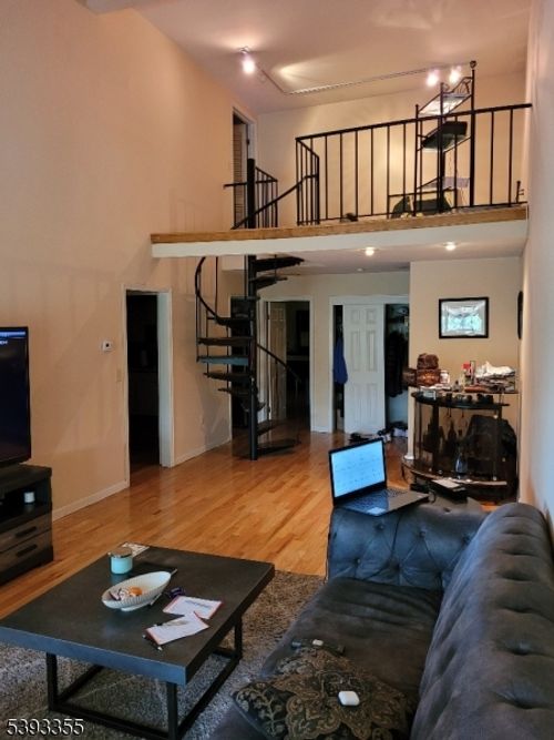 28 Sunrise Dr, Gillette, NJ, 07933-1950 | Card Image