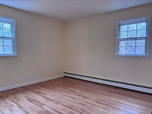 307 Norwalk Ave, Medford, NY, 11763-4031 | Card Image